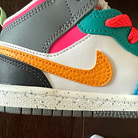 Rare Toddler Nike Jordan 1 Mid SE white taxi-dark shadow multi color sneakers - Picture 7 of 12